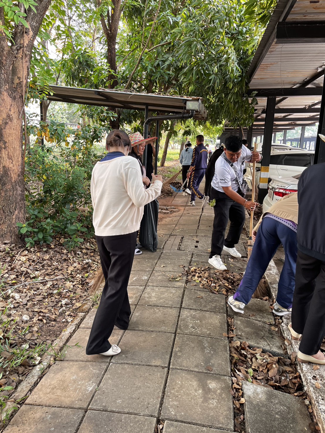 title - ส.ป.ก.บึงกาฬ เข้าร่วมกิจกรรมทำความสะอาดและปรับปรุงภูมิทัศน์ศูนย์ราชการจังหวัดบึงกาฬตามโครงการบ้านสวย เมืองงาม “บึงกาฬ เมืองน่าเที่ยวและน่าอยู่ริมฝั่งโขง”